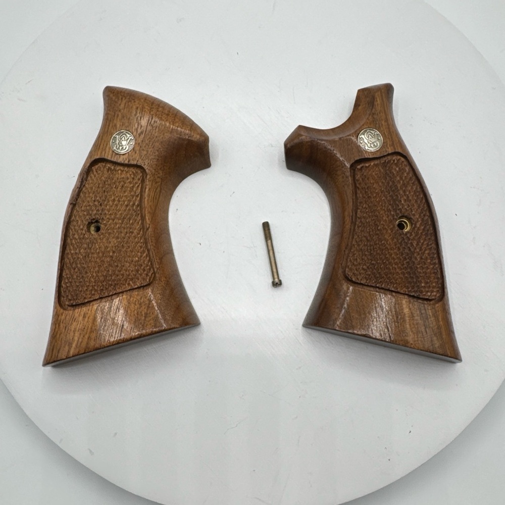 Smith and Wesson K&L frame Square butt Goncalo grips S&W.
